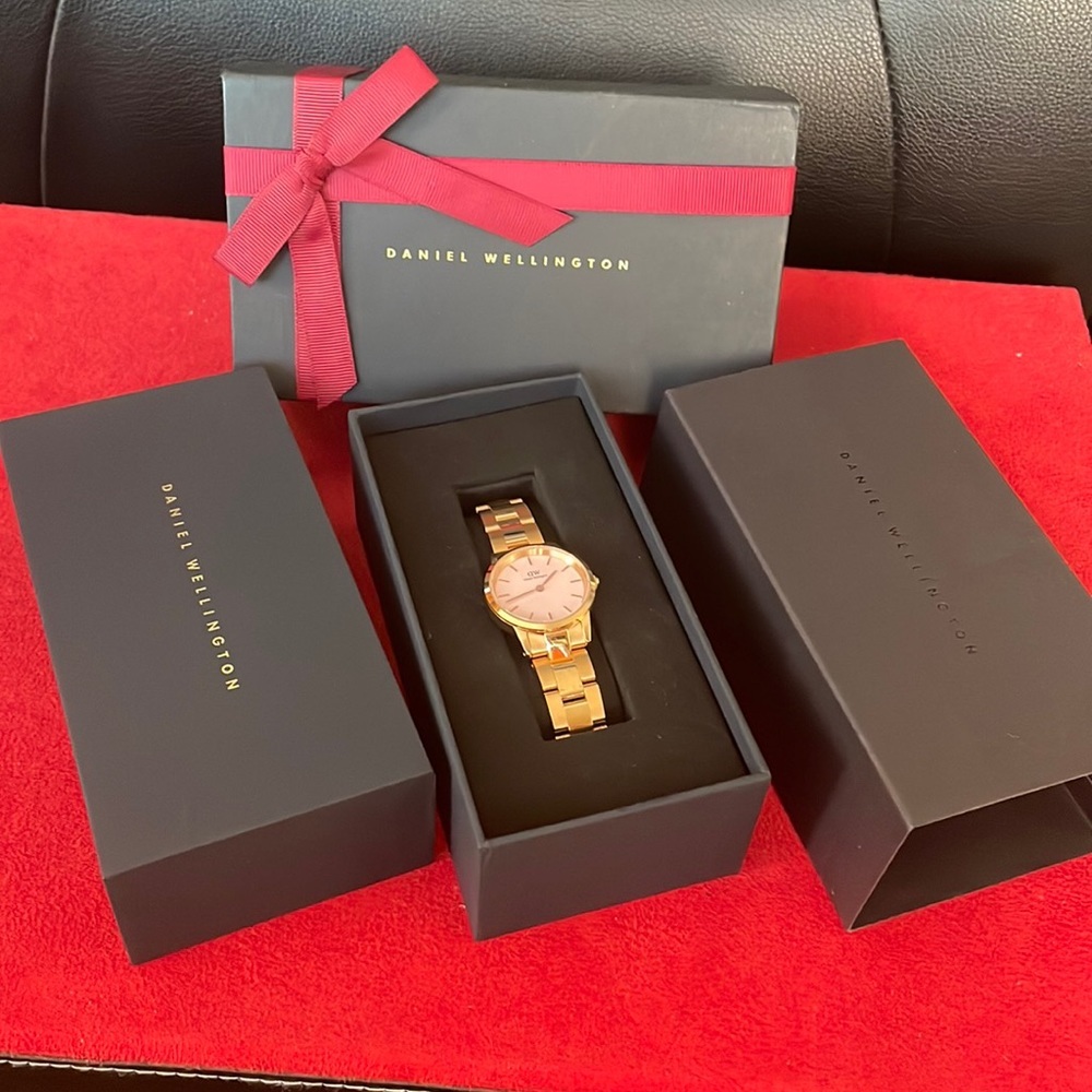 Authentic Daniel Wellington Rose Gold Watch💓